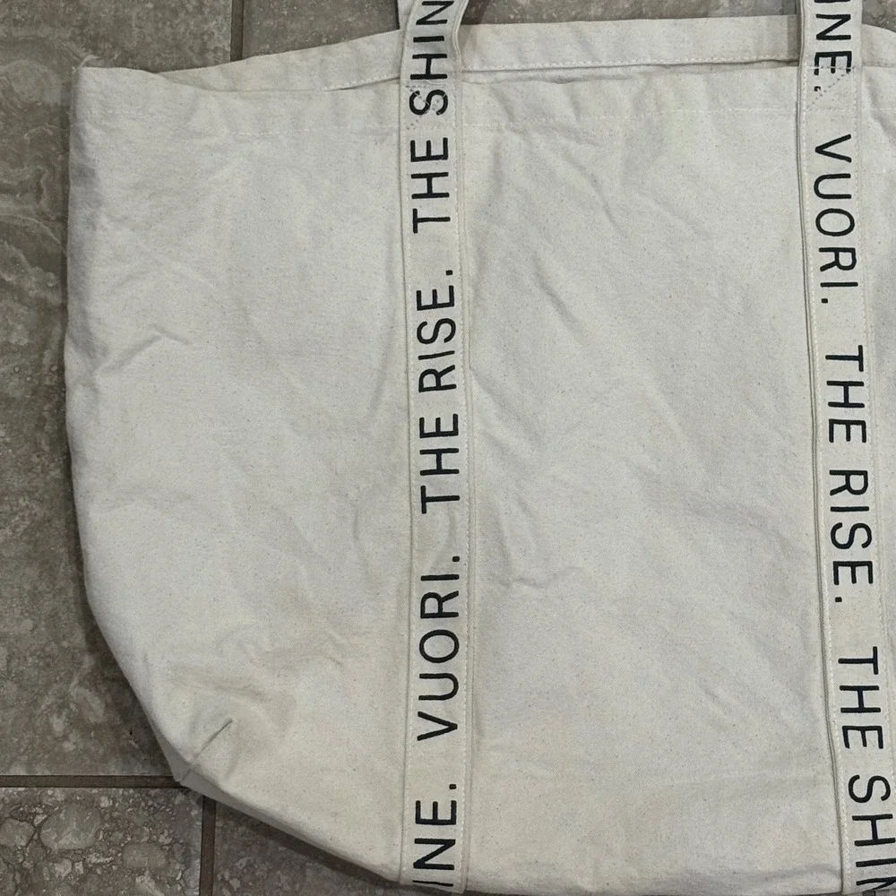 Vuori The Rise The Shine Canvas Tote Bag Cream‎ Oversized Shopper Gym Beach Bag
